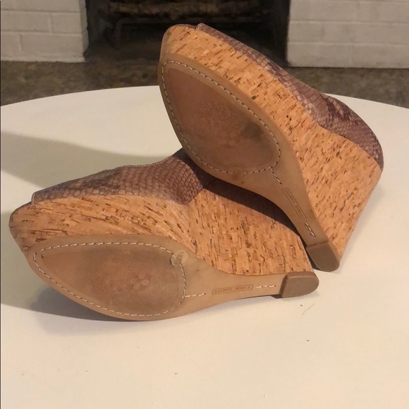 Vince Camuto Wedge Snake Print 8.5 - Picture 4 of 6